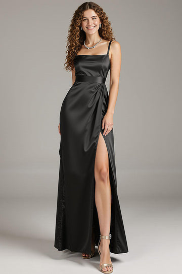 Robe longue formelle à bretelles spaghetti en satin noir avec fente